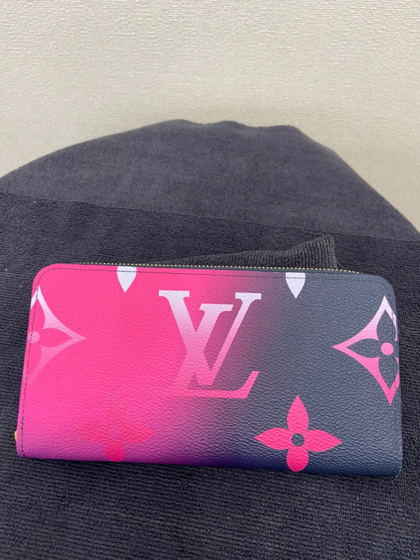 名古屋市S様よりLouis Vuittonの財布「コーティングGガラスコーティング」施工ご依頼戴きました。｜㈱コーティングG伏見本店