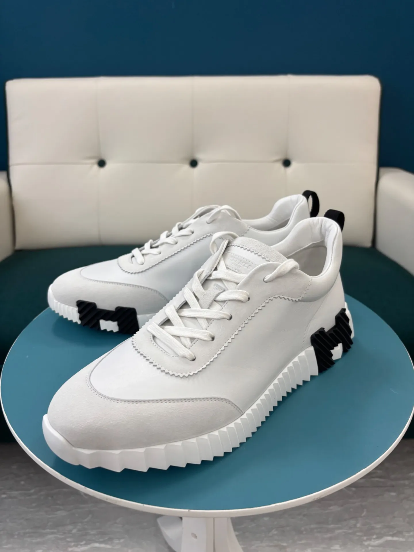 春日井市S様よりHermèsのスニーカーを超撥水『ハスノハコート』施工させて戴きました。｜コーティングG伏見本店