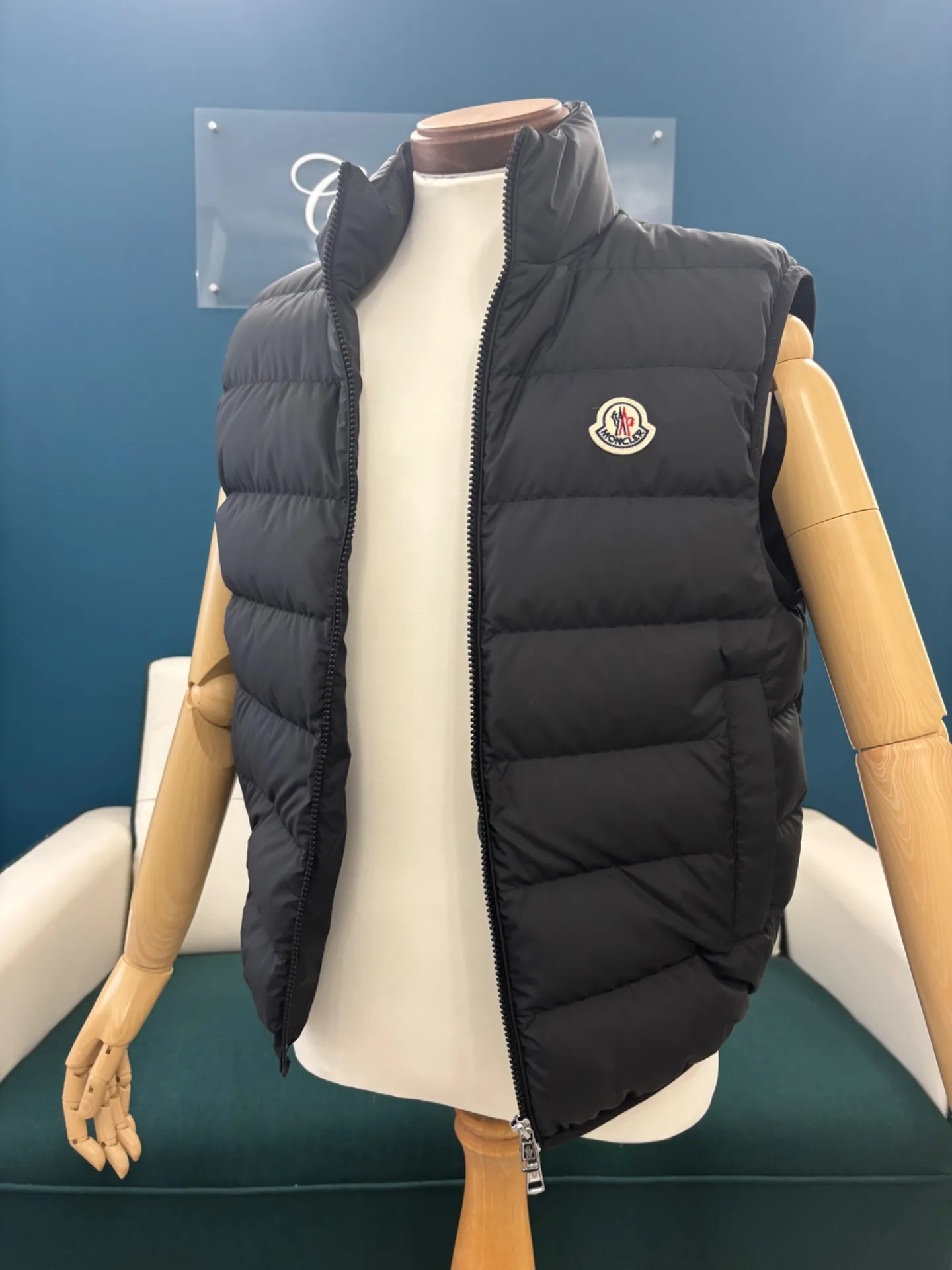 安城市S様よりモンクレールダウンジャケット超撥水『ハスノハコート』施工させて戴きました。｜コーティングG伏見本店