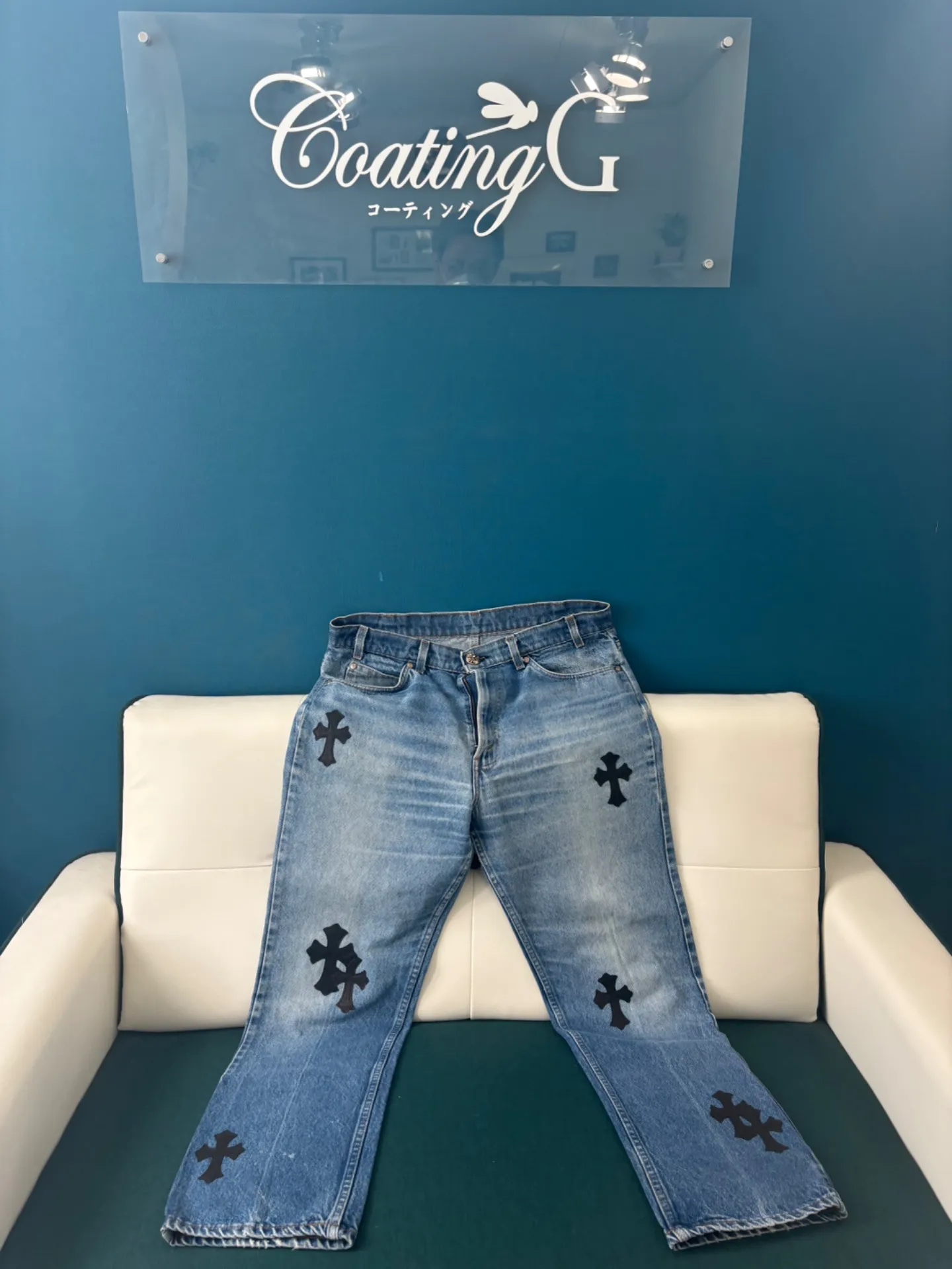 春日井市T様よりクロムハーツのジーンズをコーティングG超撥水『ハスノハコート』施工させて戴きました。｜コーティングG伏見本店